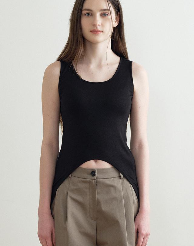 메이크어토스트 SLEEVELESS TOP & STRAP SHIRRING HALTER TOP (BLACK) MBFSTO012BK 착용컷