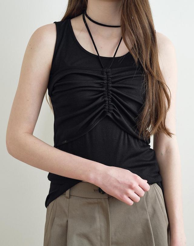 메이크어토스트 SLEEVELESS TOP & STRAP SHIRRING HALTER TOP (BLACK) MBFSTO012BK 착용컷