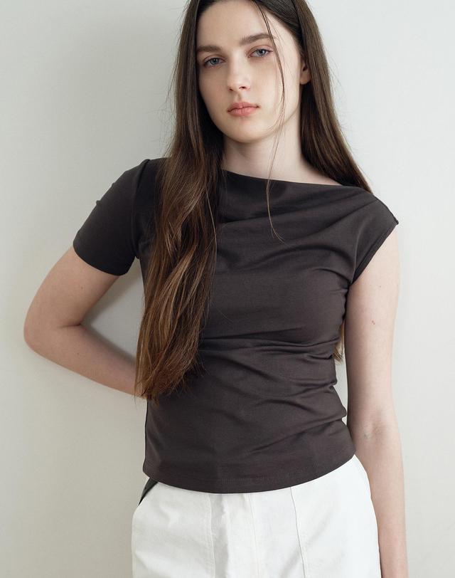 메이크어토스트 PINTUCK UNBALANCED SLEEVELESS TOP (DARK GRAY) MBFSTO010DG 착용컷