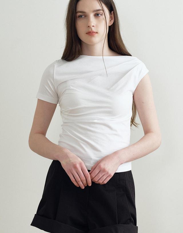 메이크어토스트 PINTUCK UNBALANCED SLEEVELESS TOP (IVORY) MBFSTO010IV 착용컷