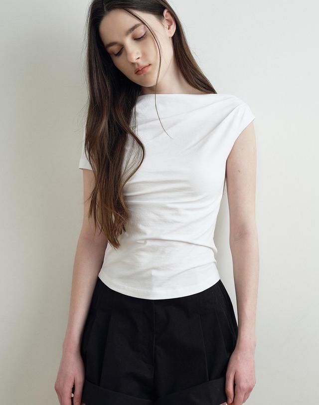 메이크어토스트 PINTUCK UNBALANCED SLEEVELESS TOP (IVORY) MBFSTO010IV 착용컷