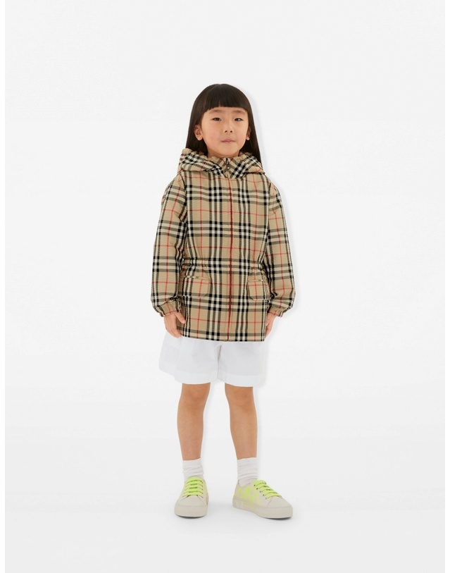 버버리키즈 버버리 키즈 24SS 체크 후드 바람막이 8078293 착용컷