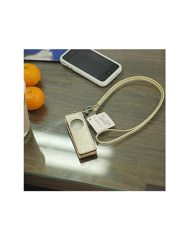 코치 [중고명품] [고이비토] 코치 골드 핸드폰악세사리 패션잡화 착용컷