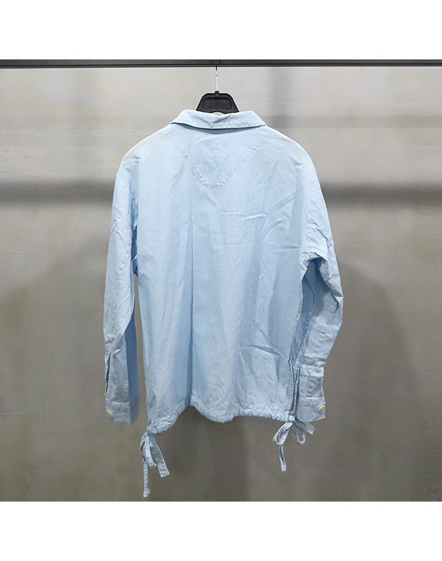 아페쎄 [중고명품] [중고]스미스마켓 아페쎄 X RTH 콜라보 스카이블루 컬러 여성용 면 블라우스 - 2사이즈 K0009APC 착용컷