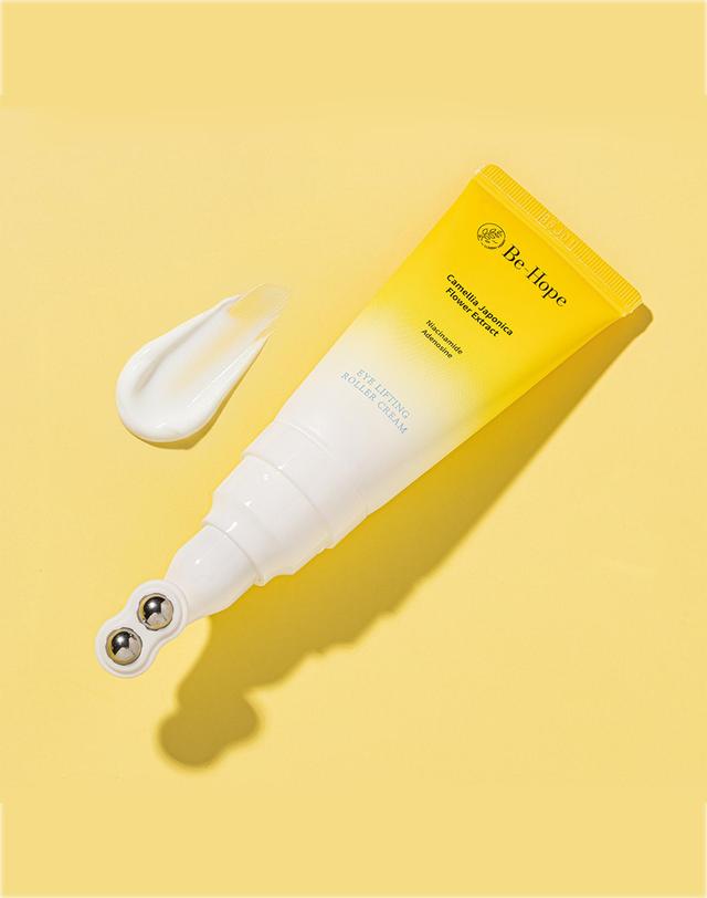 비홉 [유럽 에스테틱 아이크림] 비홉 비건 아이 리프팅 롤러 크림 30ml (마사지 롤러 일체형) 착용컷