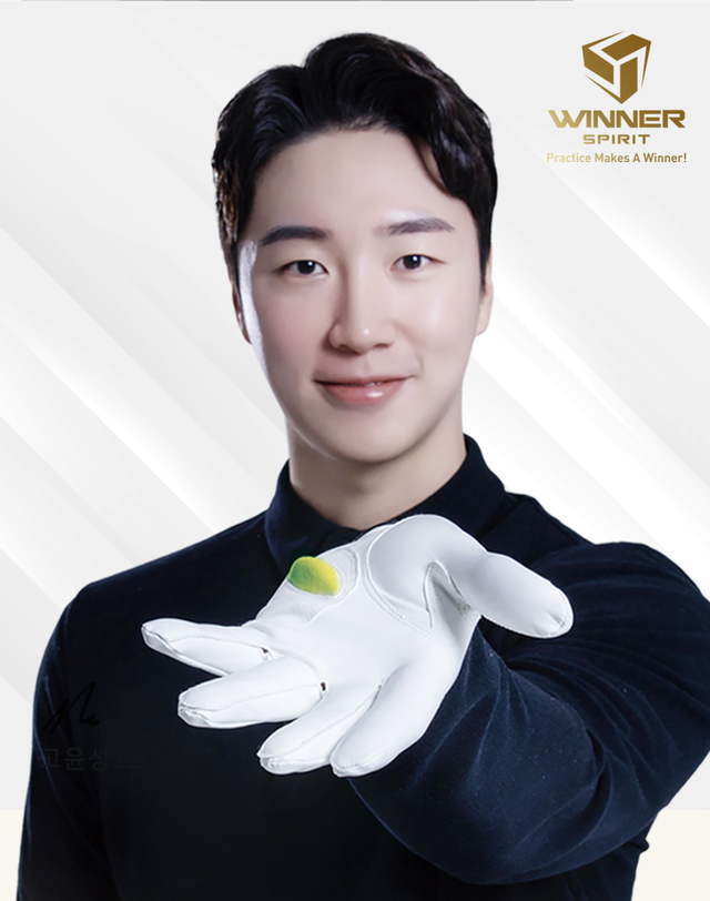 위너스피릿 [위너스피릿] 미라클그립 GCO(그립보정장치) 올양피 기능성 골프장갑 화이트 착용컷