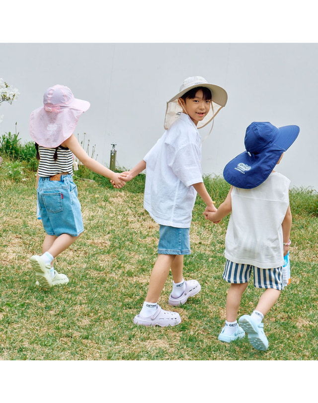 아웃도어프로덕츠 아웃도어 프로덕츠 키즈 아쿠아 플랩캡 착용컷