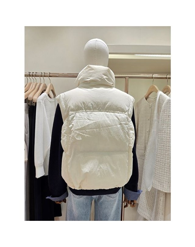 케네스레이디 [갤러리아] [케네스레이디](E509) 하이넥 크롭 패딩 베스트 (EVPVPK9900) 착용컷