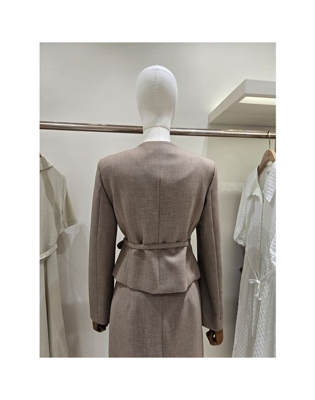 케네스레이디 [갤러리아] [케네스레이디](E509) 디엔느 벨티드 자켓 (EMWJKQC460) 착용컷