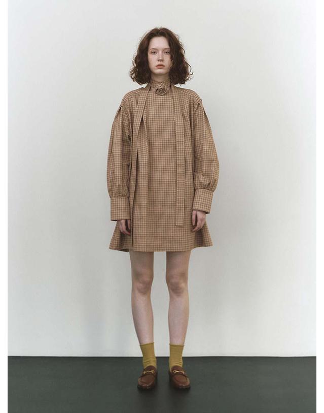 엔디에이 Check puff Mini Onepiece 베이지 착용컷