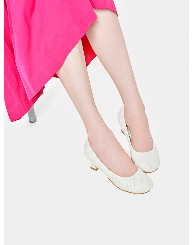 에뗄린 Taj Quilted Pumps 타즈 퀼팅 펌프스 - Creme White 착용컷