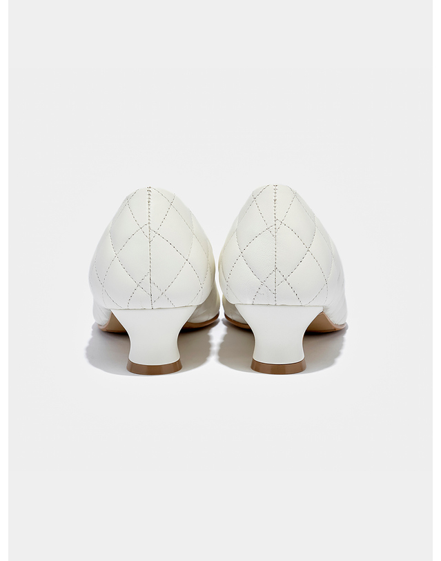에뗄린 Taj Quilted Pumps 타즈 퀼팅 펌프스 - Creme White 착용컷