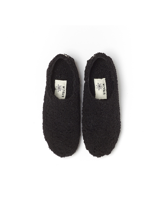 에뗄린 Holiday Fur Patform Loafers 홀리데이 퍼 플랫폼 슬립온 스니커즈 - Midi Black 착용컷