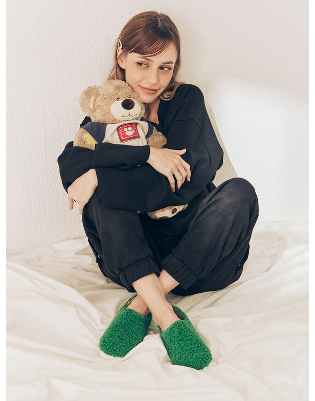 에뗄린 Holiday Fur Patform Loafers 홀리데이 퍼 플랫폼 슬립온 스니커즈 - Chunky Green 착용컷