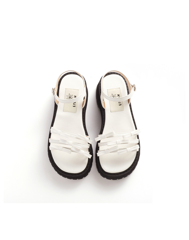 에뗄린 Ribbi Petite Ribbon Platform Sandals 리비 쁘띠뜨 리본 플랫폼 샌들 - Pale White 착용컷