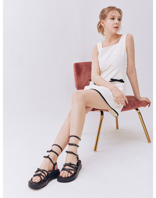 에뗄린 Butterfly Gladiator Strap Sandals 버터플라이 멀티 리본 스트랩 샌들 - Noir Black 착용컷