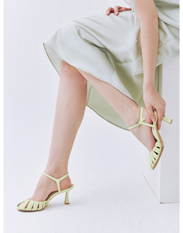 에뗄린 Sunny Multi Strap Sandals 써니 스트랩 샌들 힐 - Lime Mint 착용컷