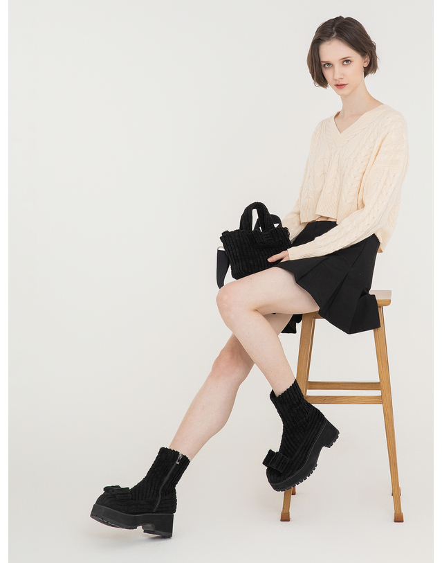 에뗄린 Bizu Corduroy Ankle Boots 비쥬 코듀로이 앵클 뷰츠 - Cordu Black 블랙 착용컷