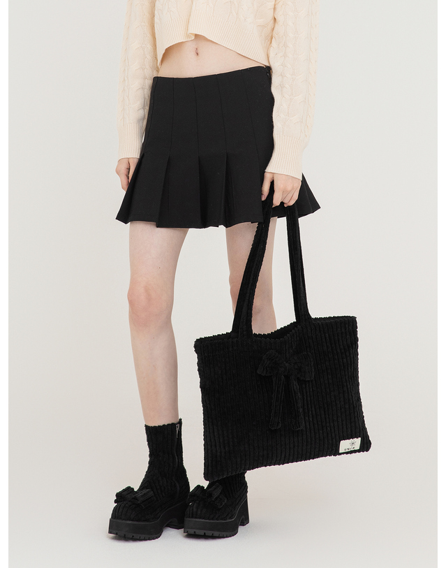 에뗄린 Lapin Corduroy Ribbon Bag 라팡 코듀로이 리본 에코백 - Cordu Black 착용컷