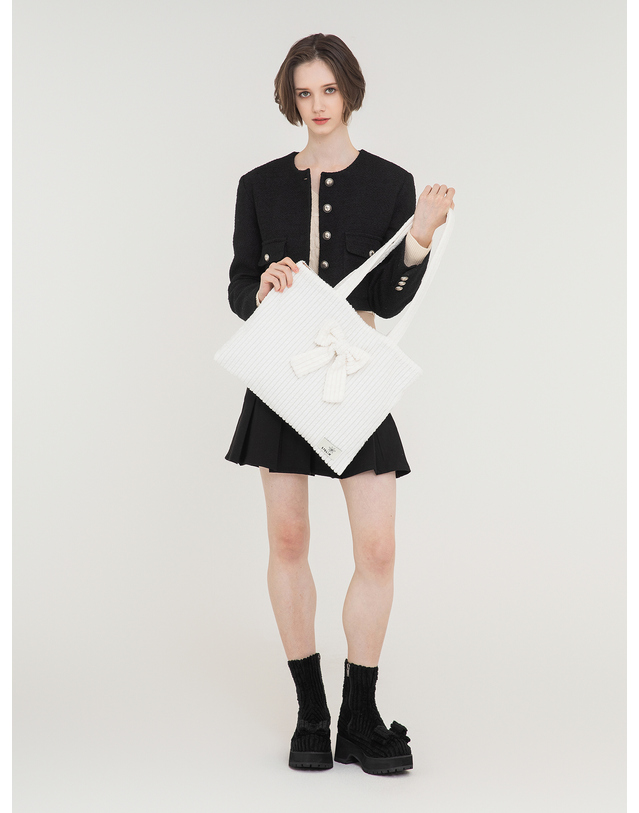 에뗄린 Lapin Corduroy Ribbon Bag 라팡 코듀로이 리본 에코백 - Snow White 착용컷