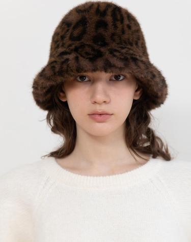 Leopard faux fur bucket hat