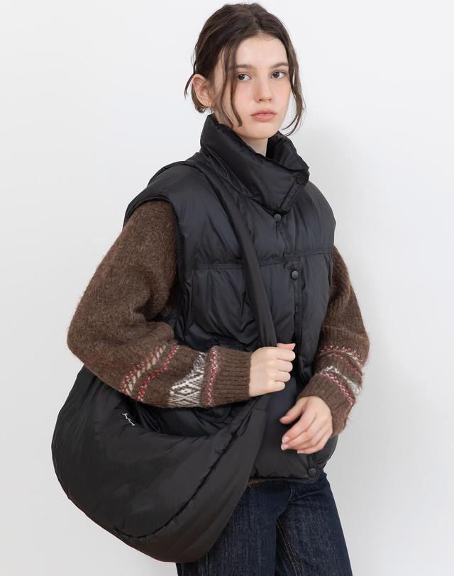 제이마크뉴욕 Padding hobo shoulder bag_2color 착용컷