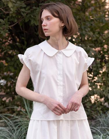 Round collar shirring blouse - White