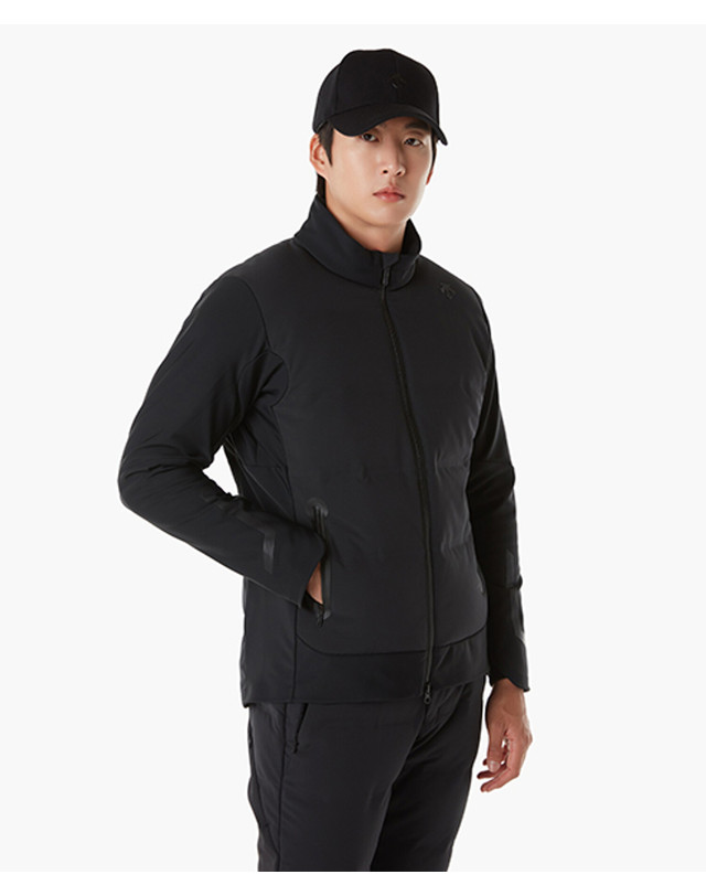 데상트 골프 [G-ARC COLLECTION] Full Zip Hybrid Down Jacket (DP41MFDJOA) 착용컷