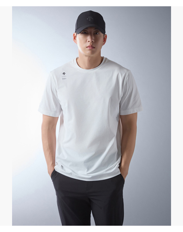 데상트 골프 남여공용 라운드 반팔 티셔츠 (DQ22MFNS41) 착용컷
