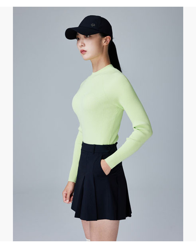 데상트 골프 여성 골지 모크넥 풀오버 (DQ31WFKP9K) 착용컷