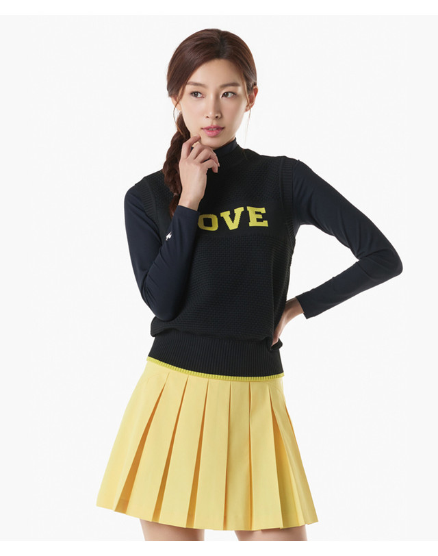 르꼬끄 스포르티브 르꼬끄 골프 여성 레터링 포인트 라운드넥 니트 베스트 (GQ122LKV21) 착용컷