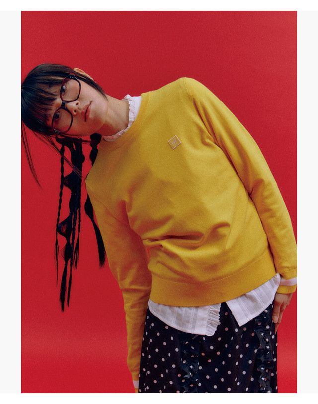 르꼬끄 스포르티브 르꼬끄 골프 여성 에센셜 방풍 스웨터 _YELW GQ422LKPO9 착용컷