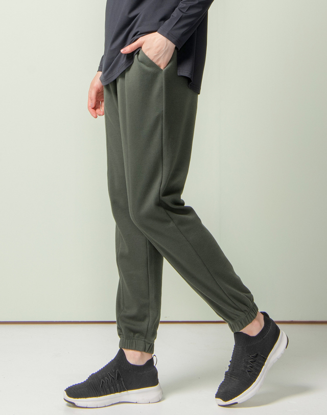 뒤란 뒤란 컴피 앞절개 조거 팬츠 DBF2W-9097 3colors 착용컷
