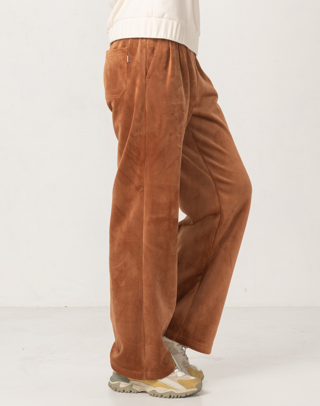 뒤란 뒤란 와이드 더블턱 코듀로이 융기모 팬츠 3colors 착용컷