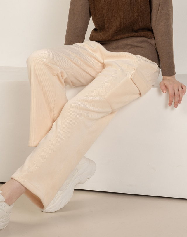 뒤란 뒤란 코듀로이 융기모 세미 와이드 카고 팬츠 4colors 착용컷