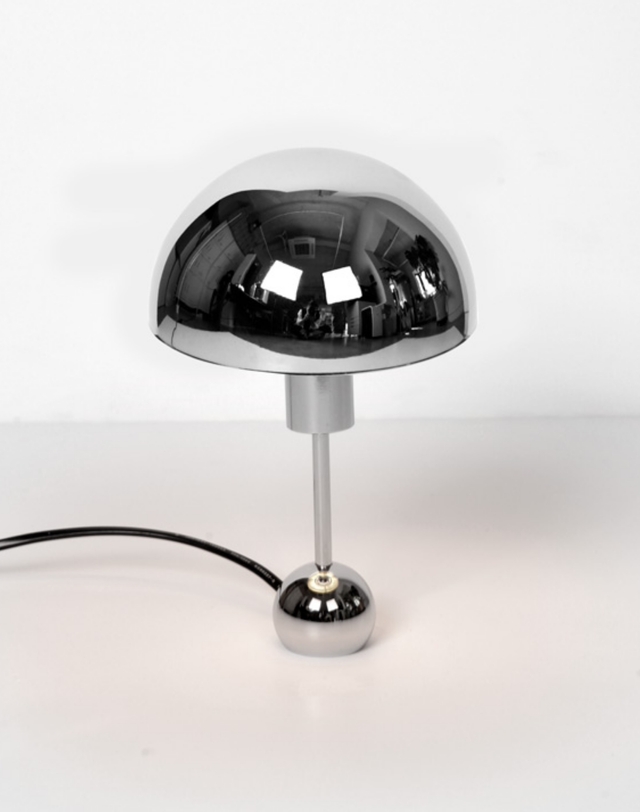 에프이26 Embodied table lamp /001-03-01 착용컷
