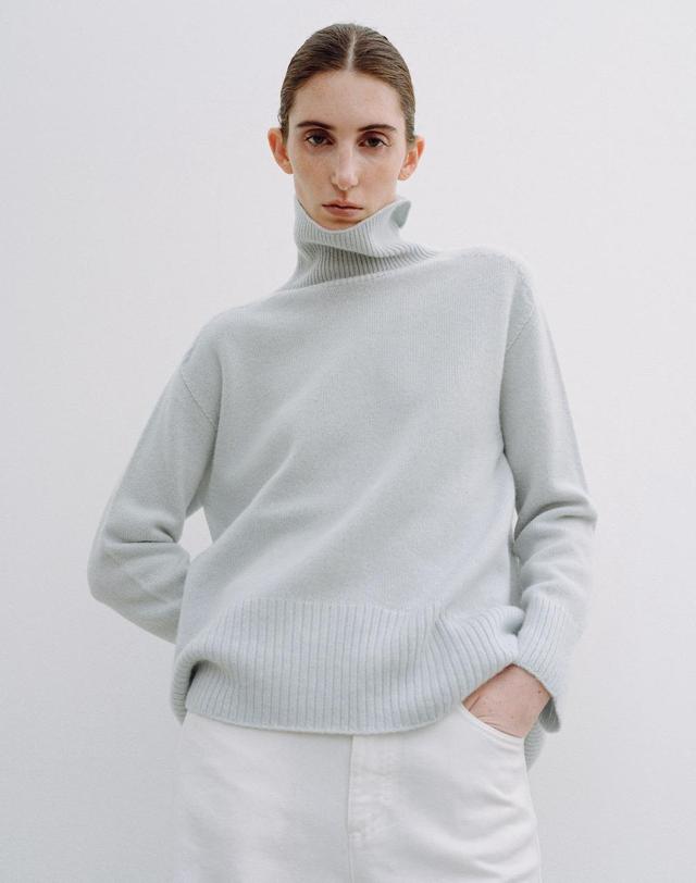 르희 캐시미어 26시그니쳐 Turtle neck - Italy cashmere 100%(MINT) 밝은연두 착용컷
