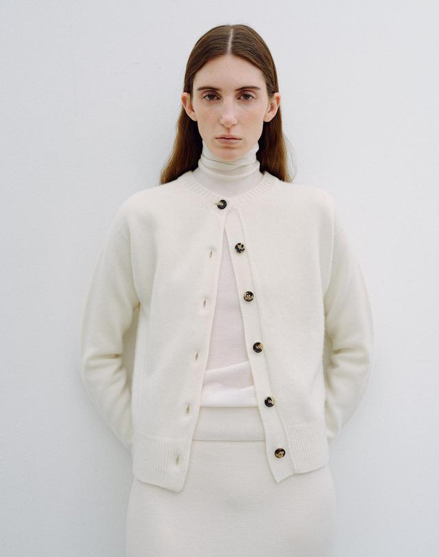르희 캐시미어 26 Round cardigan -italy cashmere 100%(WHITE) 화이트 착용컷