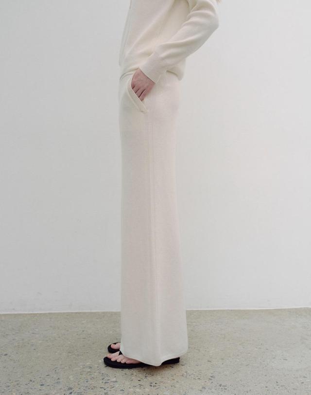 르희 캐시미어 Wide pants - italy cashmere 100% (WHITE) 화이트 착용컷