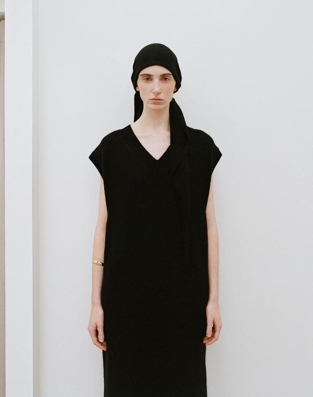르희 캐시미어 sleeveless dress - italy cashmere 100% (BLACK) 블랙 착용컷