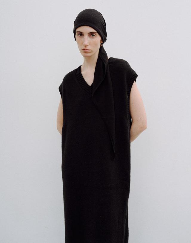 르희 캐시미어 sleeveless dress - italy cashmere 100% (BLACK) 블랙 착용컷