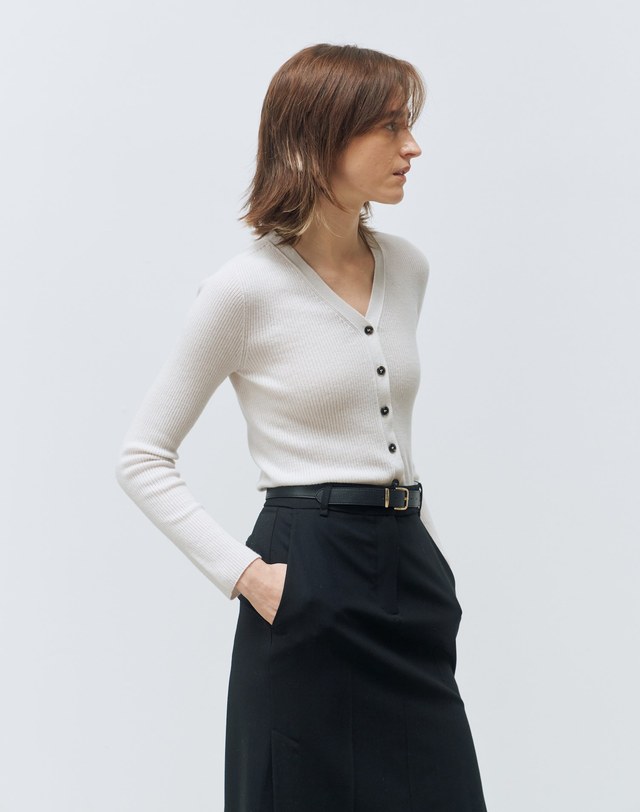 르희 캐시미어 italy cashmere 20% - v-neck rib cardigan (ivory) 착용컷