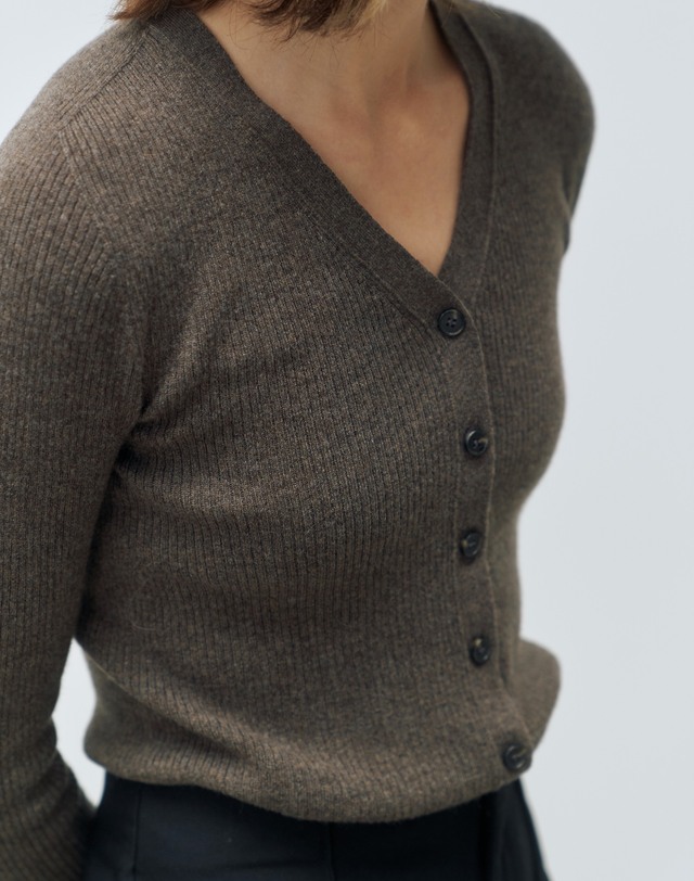 르희 캐시미어 italy cashmere 20% - v-neck rib cardigan (brown) 착용컷