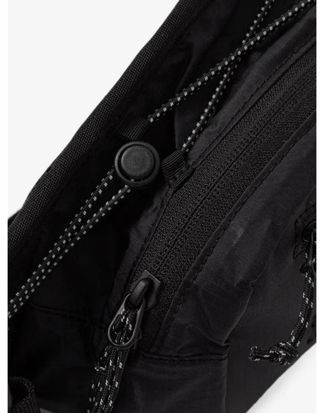 피크 퍼포먼스 [해외직구] 26 FW 피크퍼포먼스 Trail logo print zip fastening belt bag G807780 TP459154457 착용컷
