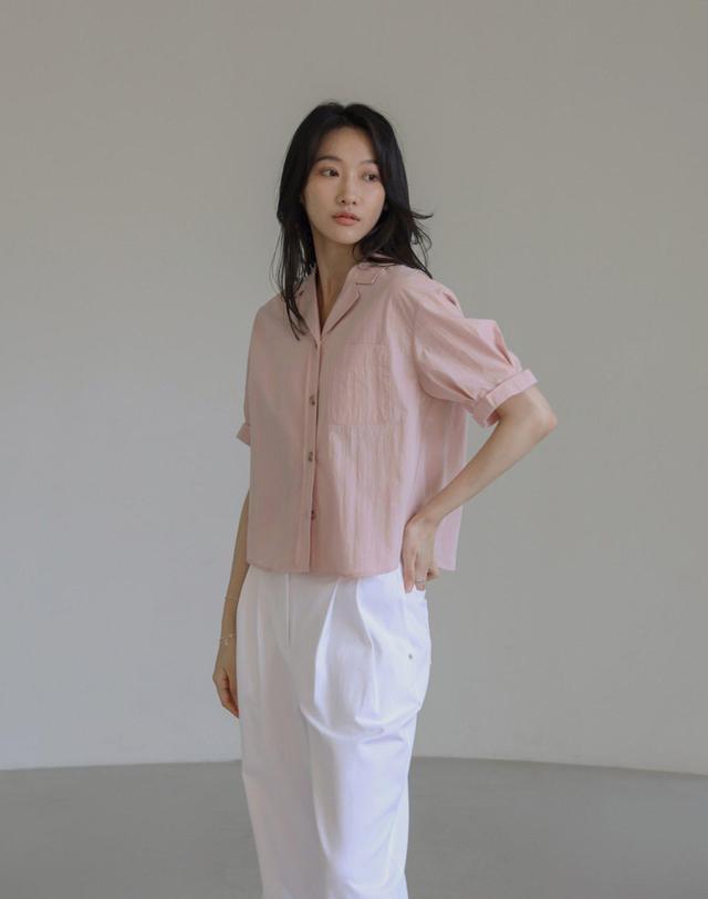 켈리도나휴 오픈 하프 롤업블라우스 착용컷
