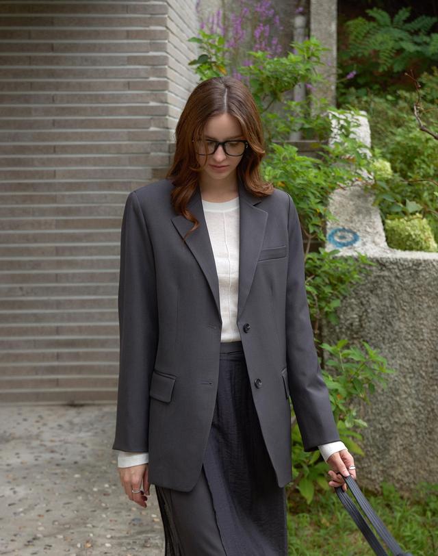 켈리도나휴 에센셜 싱글 테일러드자켓 착용컷