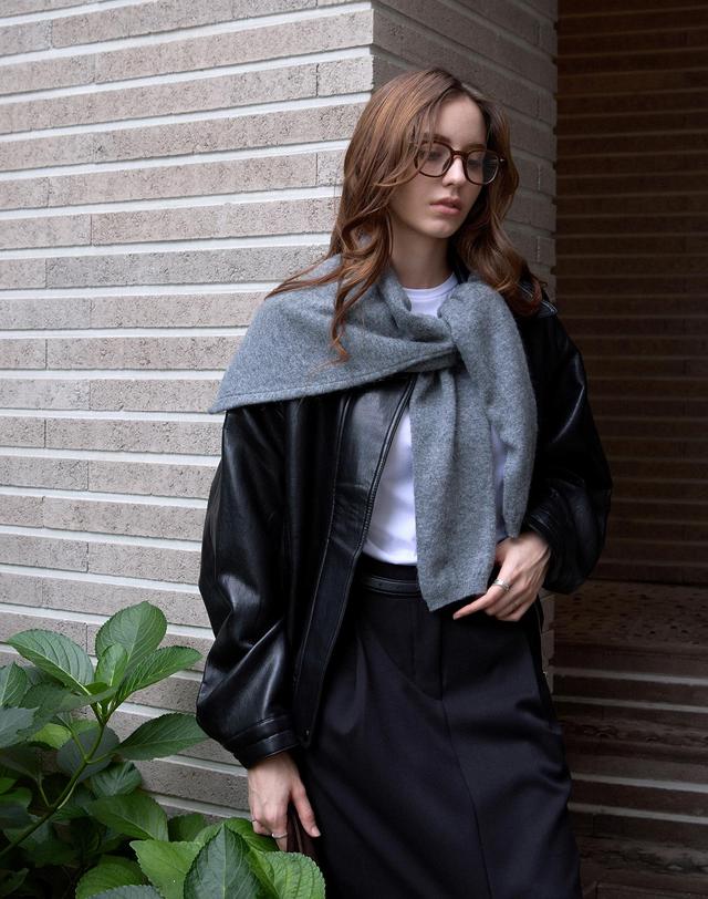 켈리도나휴 레더 블루종자켓 착용컷