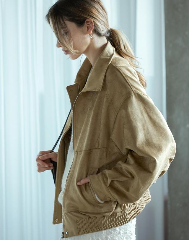 켈리도나휴 소프트 블루종 스웨이드자켓 BEIGE 착용컷