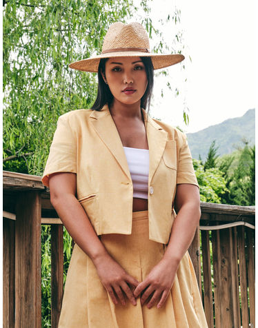 HALF-SLEEVED ONE BUTTON SHORT JACKET_YELLOW (플러스 빅사이즈)