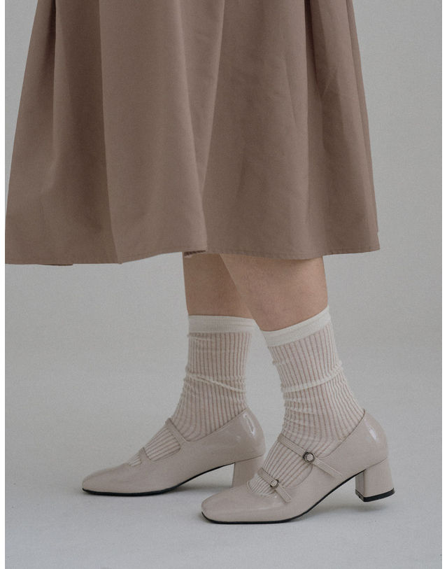 엘유비 PLEATED MIDI SKIRT_BEIGE (플러스 빅사이즈) 베이지 착용컷